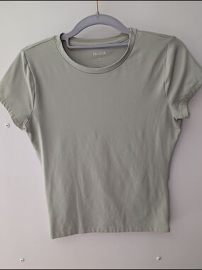 💚 Hollister Light Sage Soft Fitted Crewneck Short Sleeve Tee